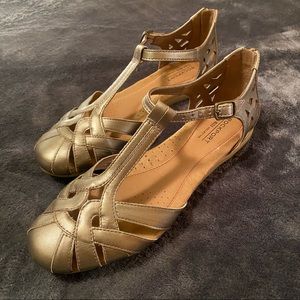Rockport Cobb Hill Ireland Pewter/Gold closed toe t-strap Sandal size 7.5 N